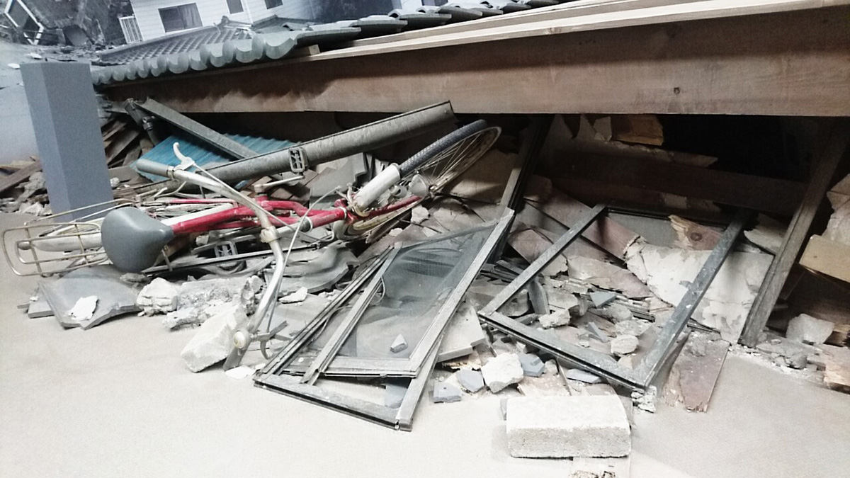 「防災館」 震災で倒壊した家屋
